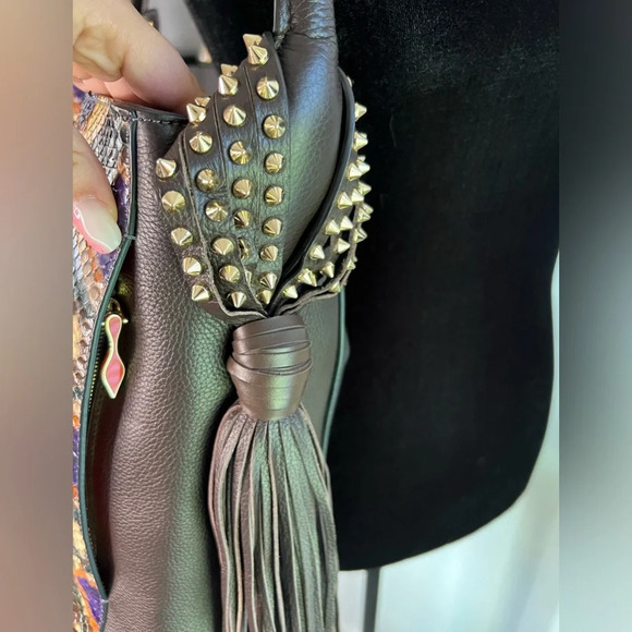 Christian Louboutin
Eloise Fringe Hobo Python with Leather Medium - Picture 4 of 16